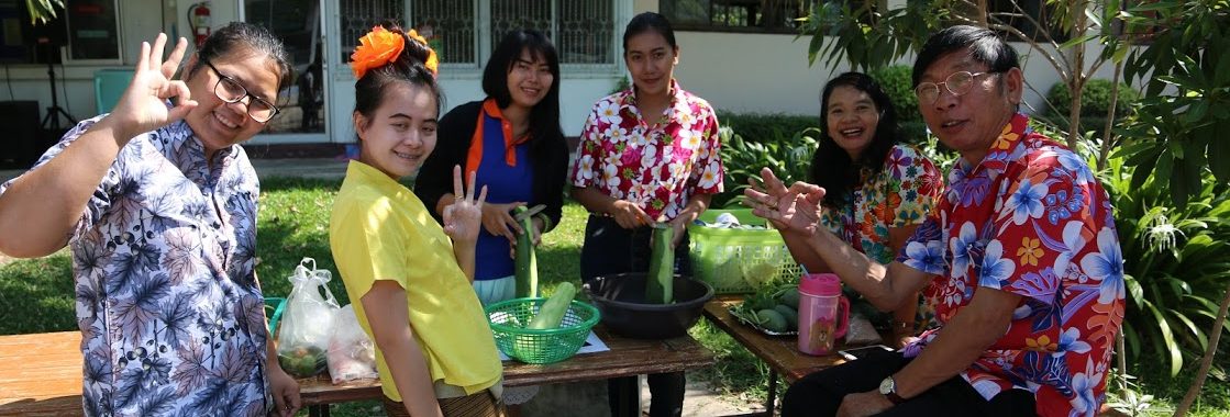 รดน้ำดำหัวขอพรผู้อาวุโส